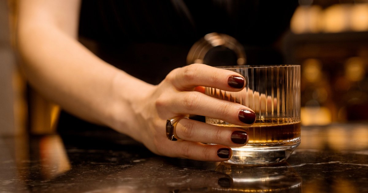 Illinois Cop Charged with Drugging, Sexually Assaulting Bartender cocktail