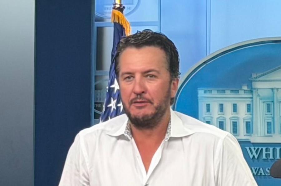MUST SEE: American Idol Judge Takes White House Press Secretary Podium coutry