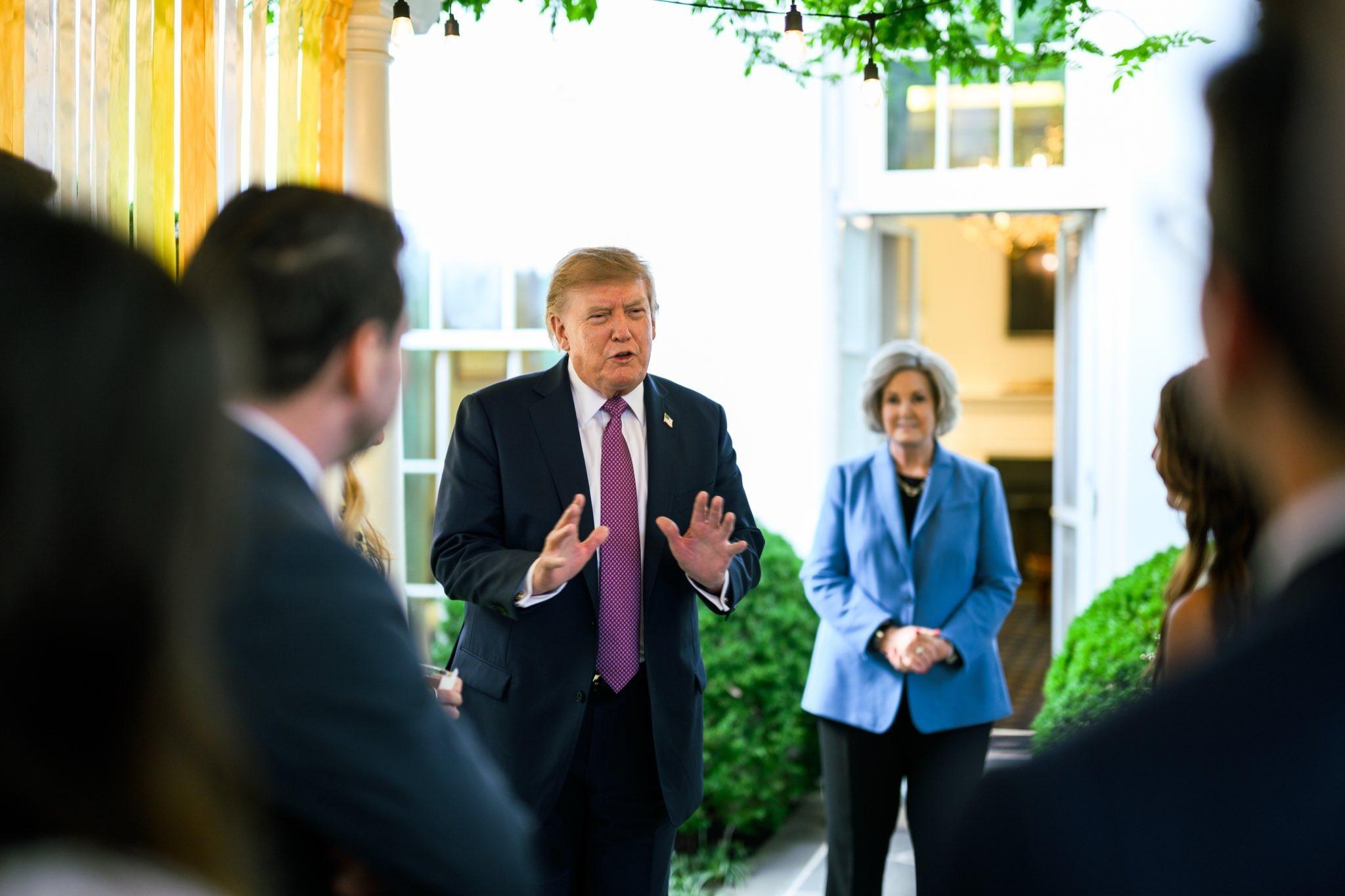 Trump hosts MAGA influencers at private White House soiree in prep for midterms crop 40543172 243b33
