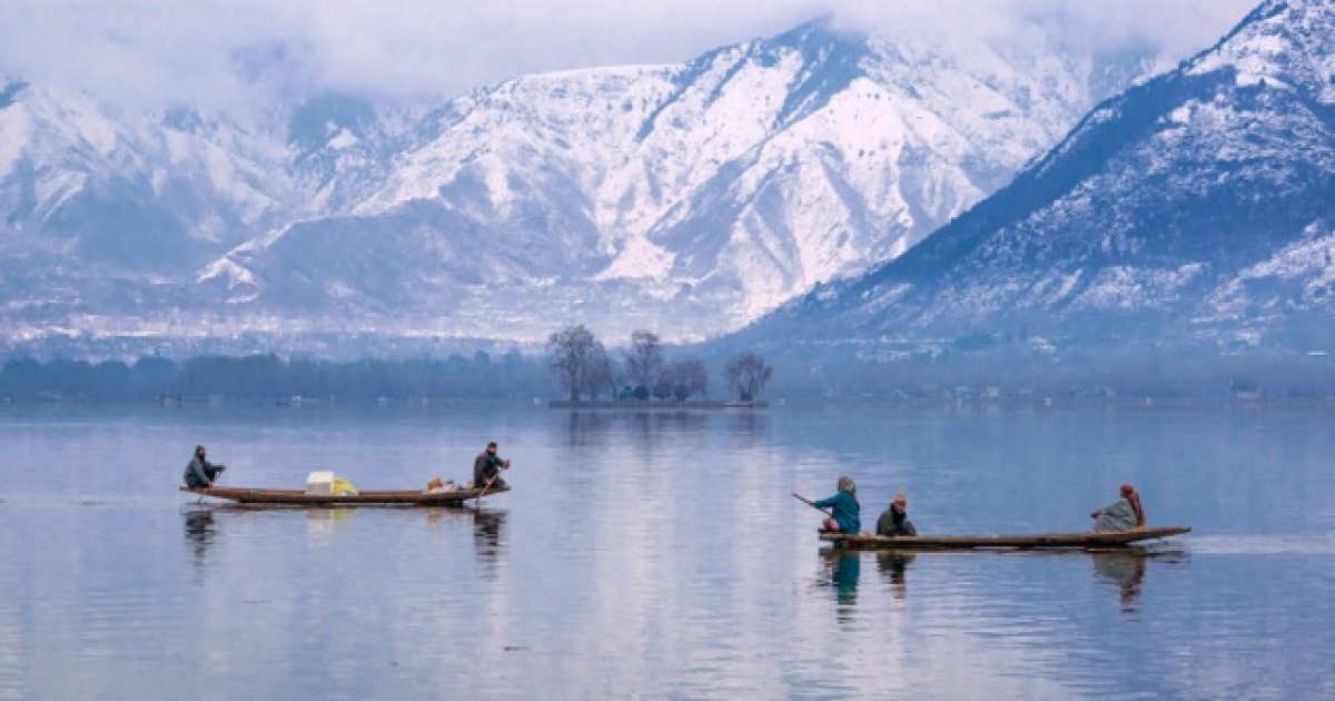 The Two Faces of Kashmir: One Welcomes the World, the Other Hides From It dal lake kashmir india