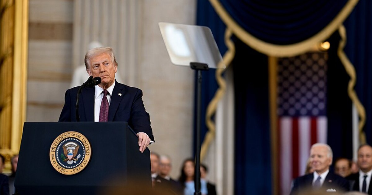 Trump Announces Iran Talks, Backs Away From Setting Deadline as Oil Falls donald trump 1