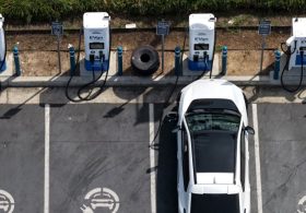CA Influencer Showing Off Electric Car Accidentally Confirms Gas Is So Much Better – Cheaper, Faster, Lasts Longer