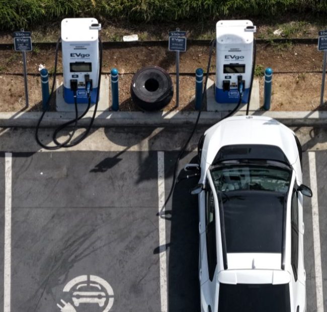 CA Influencer Showing Off Electric Car Accidentally Confirms Gas Is So Much Better – Cheaper, Faster, Lasts Longer