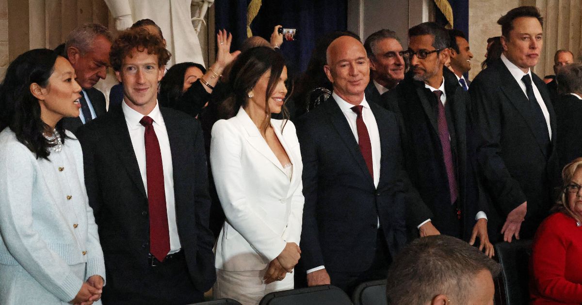 Trump's $100k Visa Application Fee Plan Is Back and This Time Dems Will Have a Harder Time Stopping It eature Image 25 1