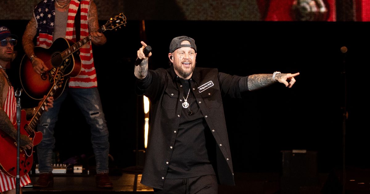 Jelly Roll Doubles Down, Tells Trump Supporters to Stop Listening to His Music eature Image 32