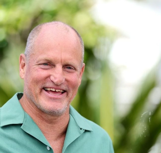 Woody Harrelson Formally Asks UK’s New Prime Minister to Probe COVID ‘Vaccine Injury’