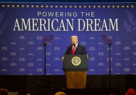 Poll Finds Democrats Lead GOP on Economic Trust for 1st Time in Decade