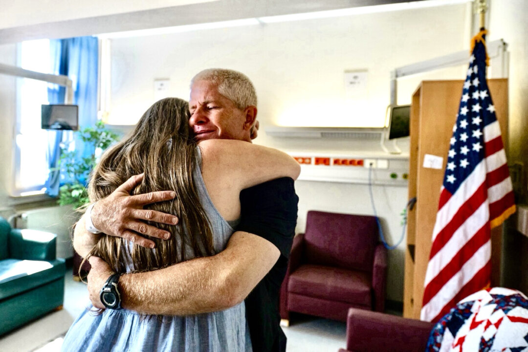 Trump Hosts American Missionary Pilot Freed From Captivity in Niger and His Wife at White House id6075963 Kevin Rideout 1080x720 1