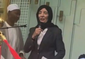 New York Gov. Kathy Hochul Dons Hijab While Speaking to Group of Muslim Men