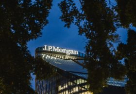 JP Morgan Raises S&P 500 2026 Target to 8,000 as AI Boom Fuels Wall Street Bullishness