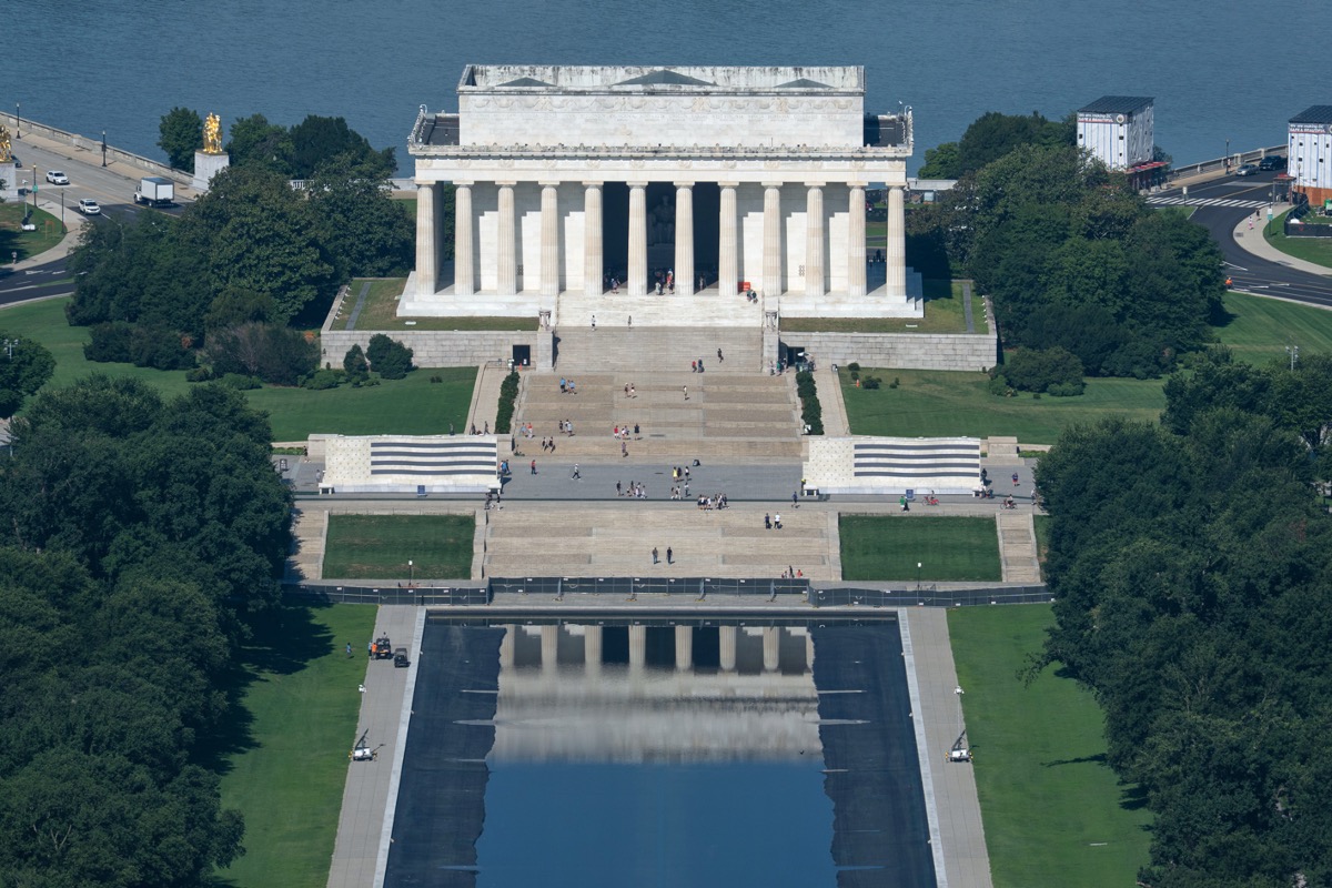 Trump Concedes Reflecting Pool Contractor Errors, but Still Blames Vandals as Prosecutors Drop Cases lecting Pool 081026 AP