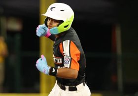Walk-off home run propels Bayonne, NJ to dramatic LLWS opener win