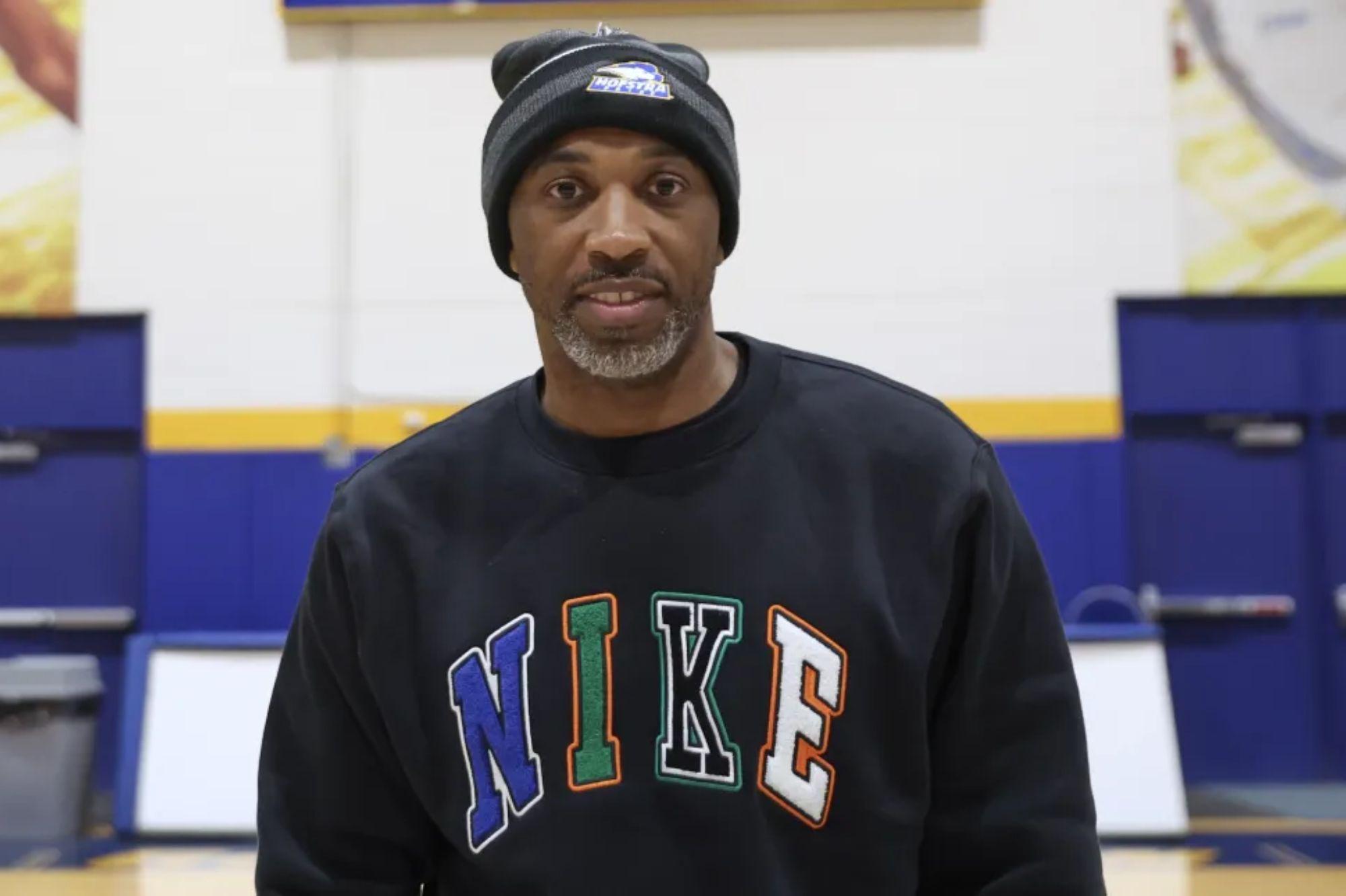 Hofstra hoops coach Speedy Claxton pays it forward on move-in day newspress collage 8k4694zp5 1787880208890