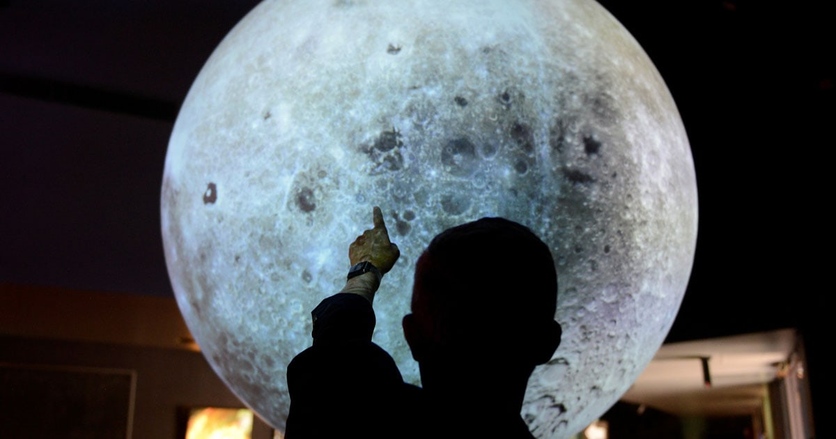Scientists Report Multiple UFOs Speeding Past Moon’s Surface During Lunar Study o lunar study