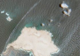 Salvage Teams Struggle to Contain Oil Spill from Tanker Grounded near Oman