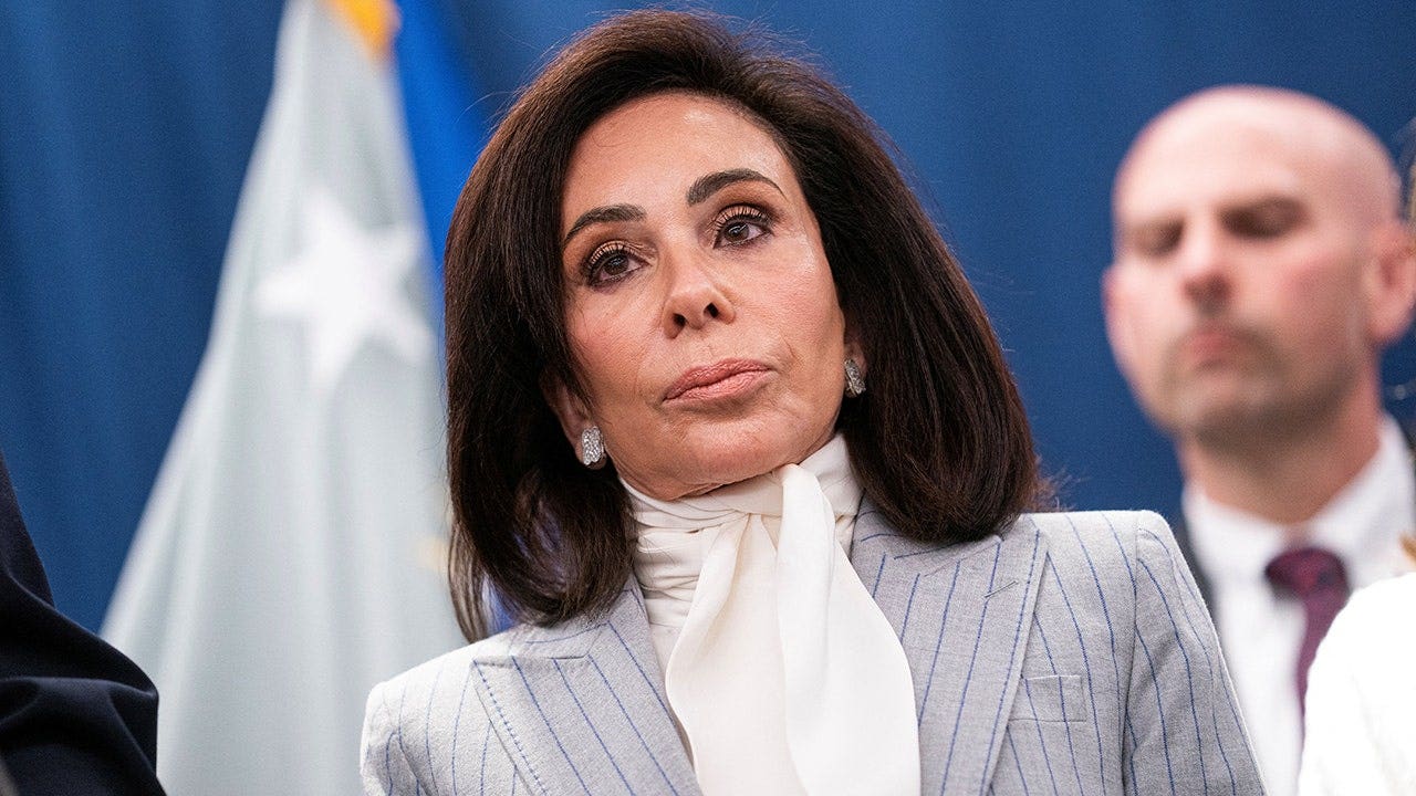 Trump says he 'disagrees 100%' with U.S. Attorney Jeanine Pirro over Reflecting Pool case ox news 002