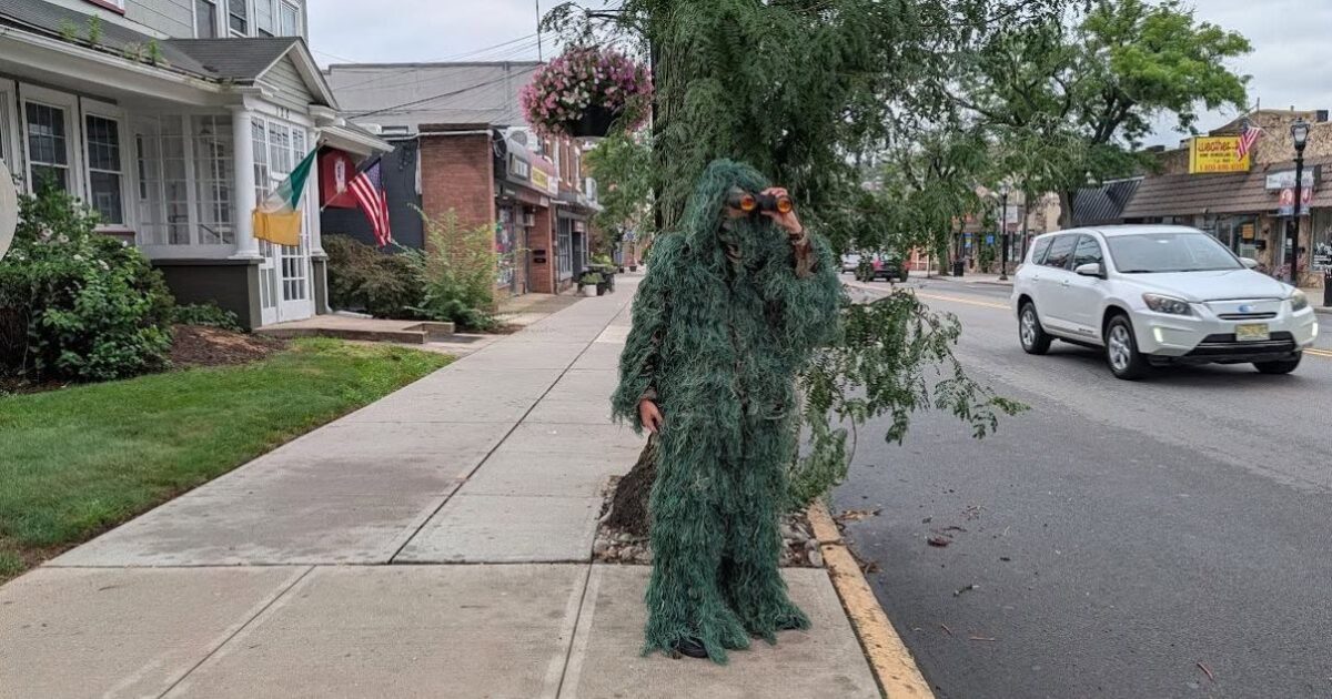 New Jersey Cop Dresses Up Like a Shrub and Busts 74 Drivers Violating Cellphone Laws r 2026 07 31t230345472 1200x630 1