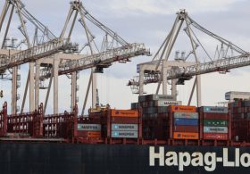 Hormuz Crisis Raises Shipping Costs As Hapag-Lloyd And Maersk Take Different Paths