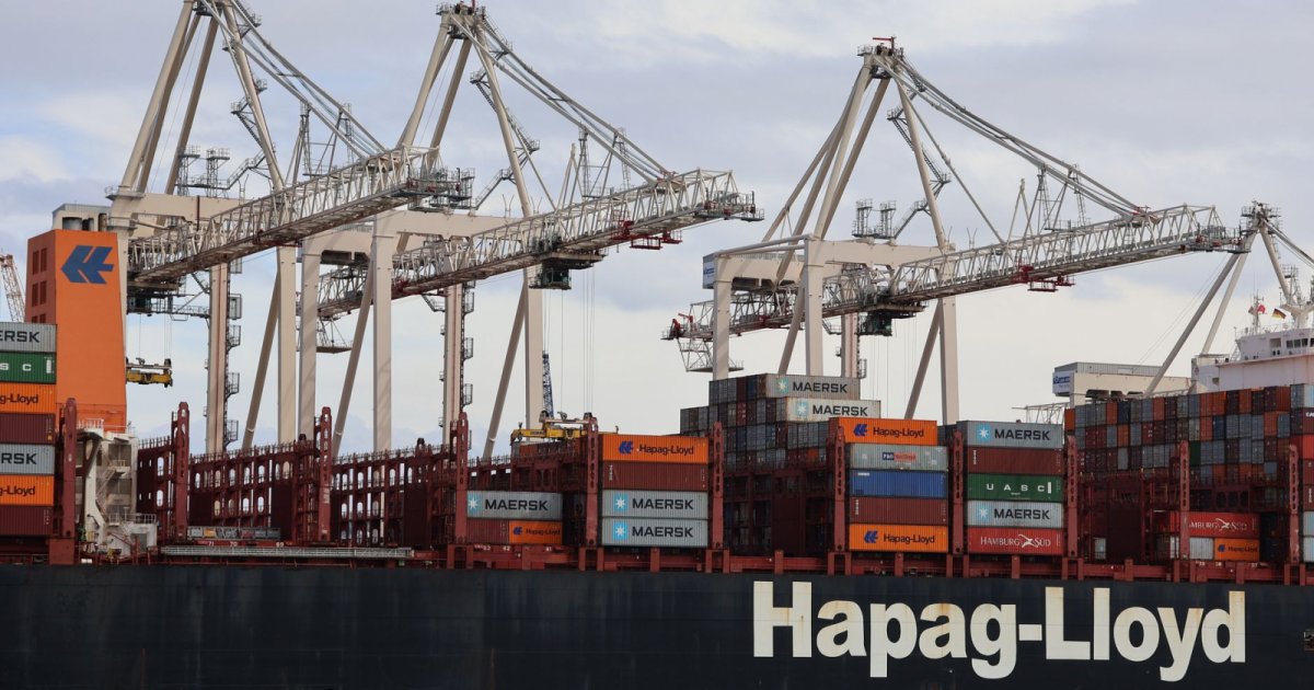 Hormuz Crisis Raises Shipping Costs As Hapag-Lloyd And Maersk Take Different Paths shipping