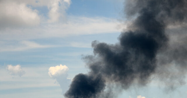 Florida Girl, 16, Rescues 99-Year-Old Man from House Fire on Her Way Home from School smoke in sky 640x335 1