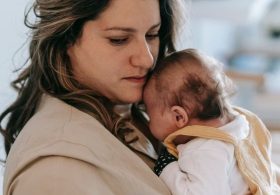 Postpartum Psychosis Can Be Mistaken for Depression or OCD, Delaying Urgent Care