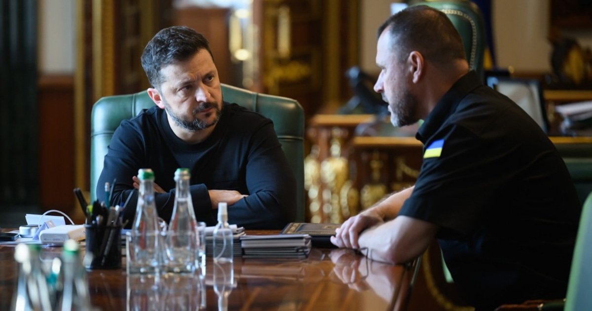 Zelenskyy Asks South Korea for Air Defense as Ukraine Warns of 50,000 More North Korean Troops in Russia ukrainian president volodymyr zelensky