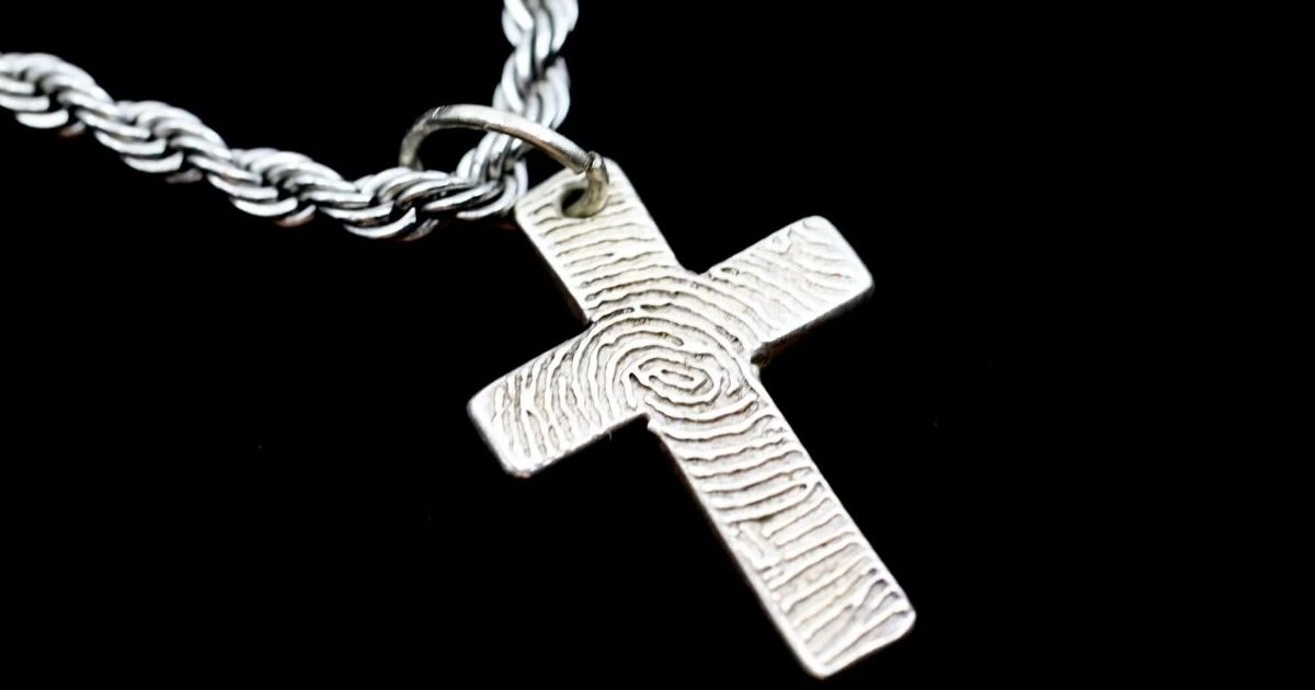 Archeologists Find 1,800-Year-Old Silver Amulet That May Rewrite Christianity's Early History urt