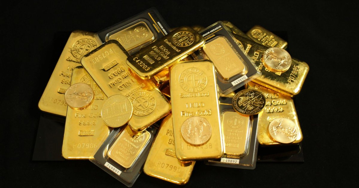 Gold Hits 3-Month High As Weak Dollar Puts Fed Policy And Inflation In Focus us 58
