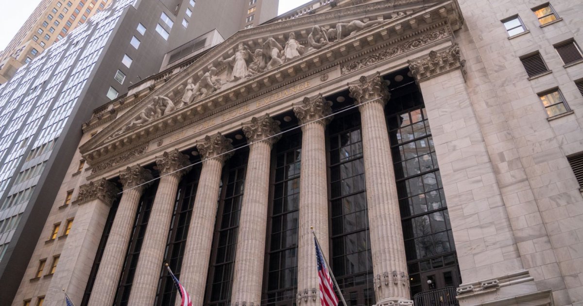 Dow Hits Record High As Iran Ceasefire Lifts Markets, Oil Slides And Healthcare Gains us 7