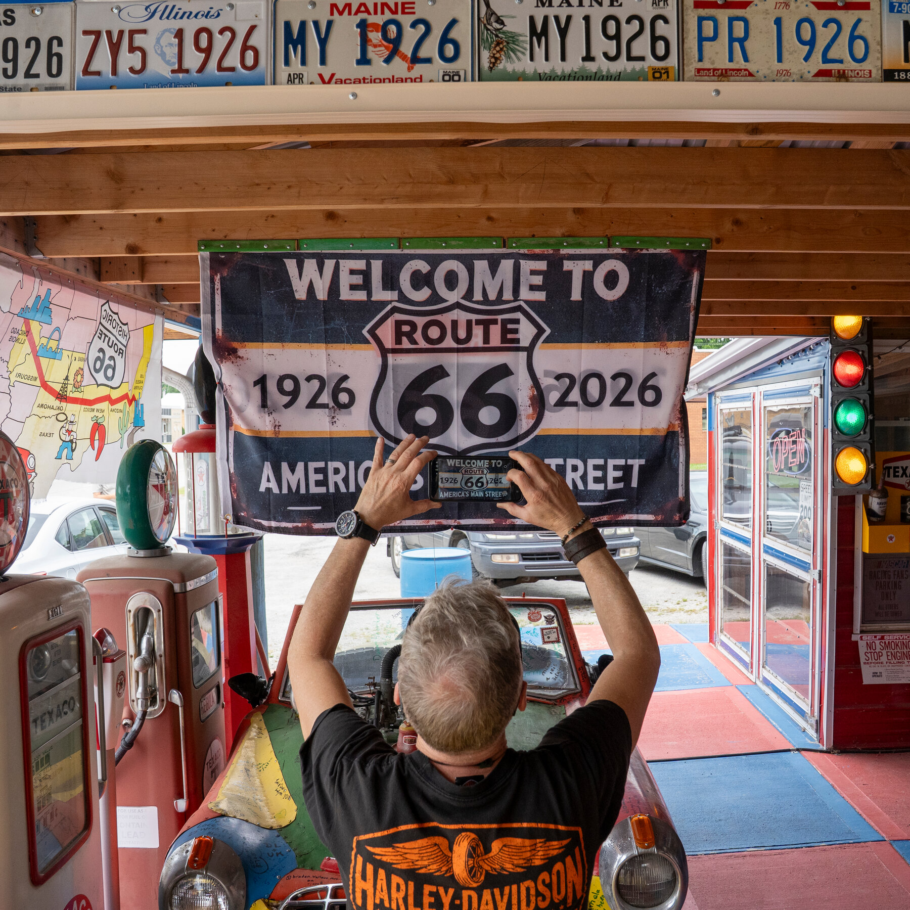 ‘Go Get Your Kicks’: The Europeans Obsessed With a U.S. Highway 00biz sun route 66 01 vkcb mediumSquareAt3X