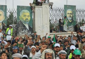 Yemen’s Houthis Push Toward Red Sea Strait as Ground Fighting Escalates