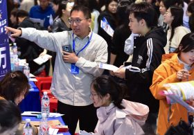 China’s New Graduates, Facing a Dire Job Market, Must Also Contend With A.I.