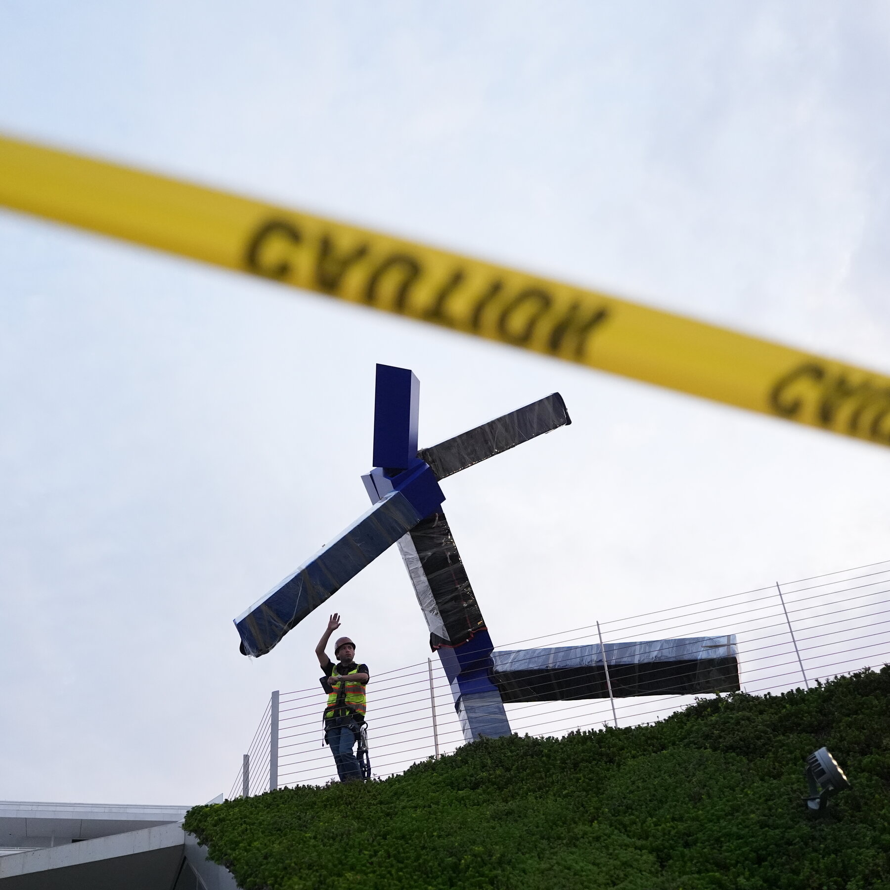 Ousted Kennedy Center Chairman Buys Dismantled ‘Blue’ Sculpture 07cul smithsonian blue mbzv mediumSquareAt3X