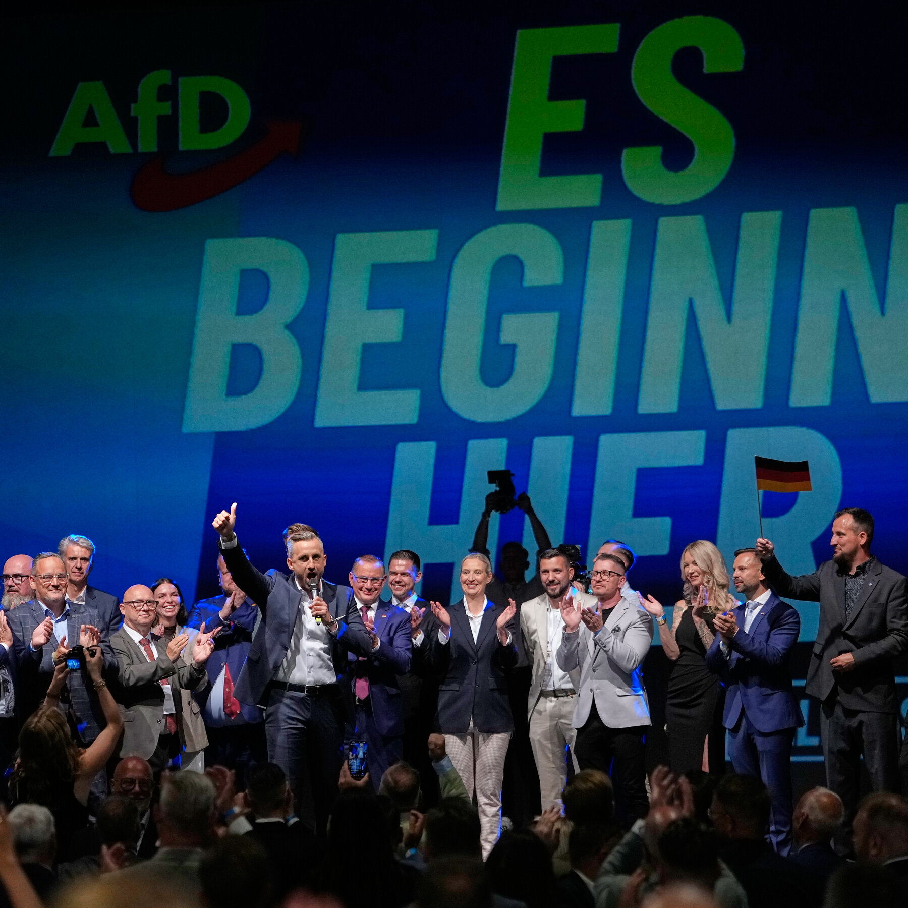Germany’s ‘Firewall’ Against the Far Right Is Being Tested Like Never Before 07int Germany assess gqzp mediumSquareAt3X