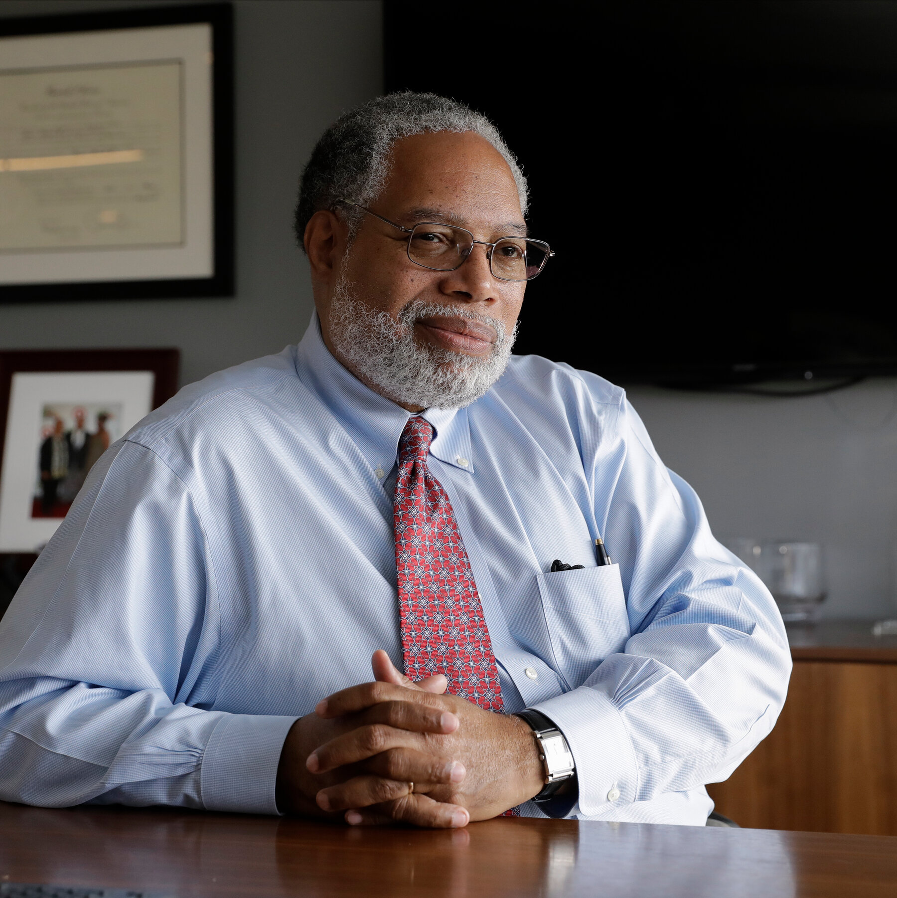 Lonnie G. Bunch III, Departing Smithsonian Secretary, Faced ‘Mounting Pressure Campaign’ 08cul smithsonian reax mlcg mediumSquareAt3X