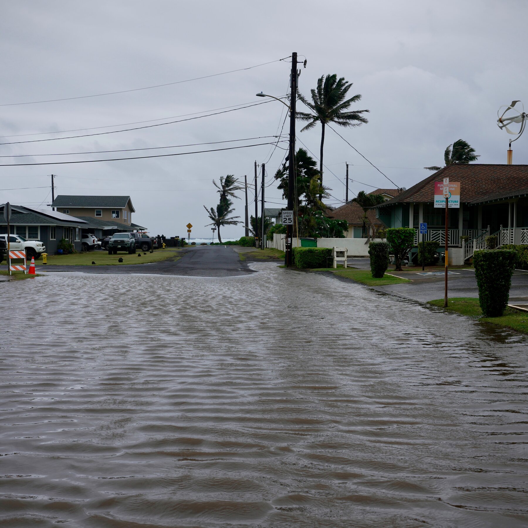 Hurricane Lowell Brings Rain, Fierce Wind and Power Outages on Hawaii’s Kauai 08nat hawaii jqlc mediumSquareAt3X