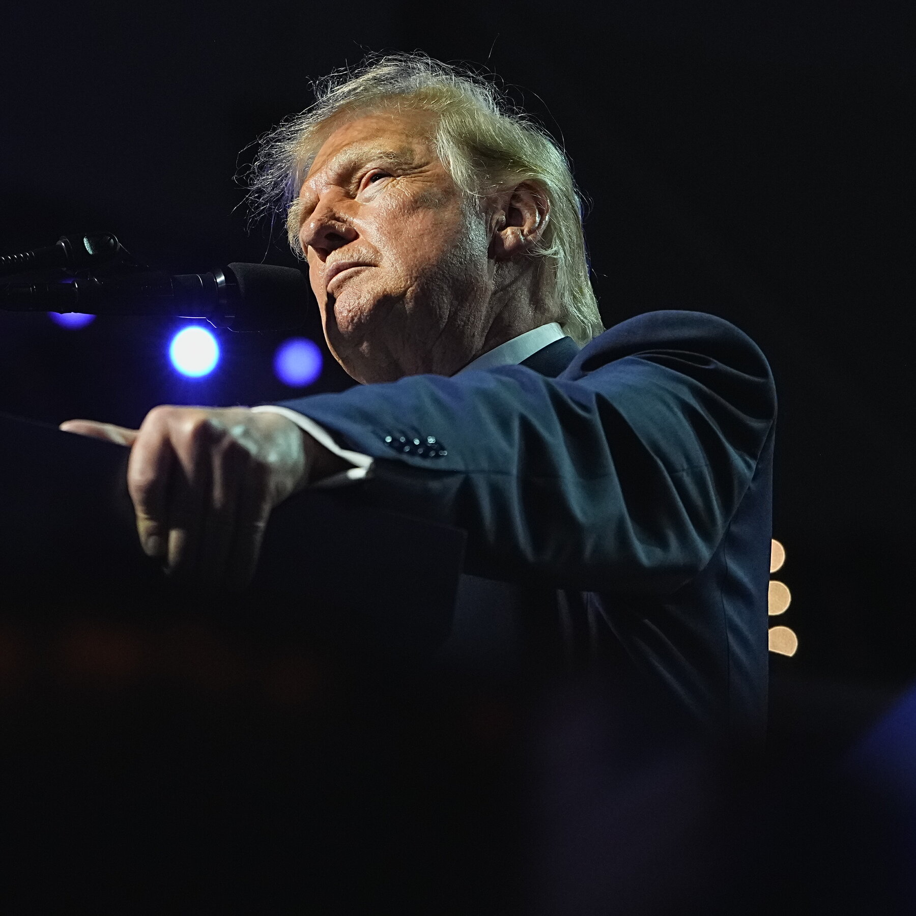 Trump Floats $5,000 ‘Trump Dividend’ Checks if Republicans Win the Midterms 09midterms trump dividend ltvh mediumSquareAt3X
