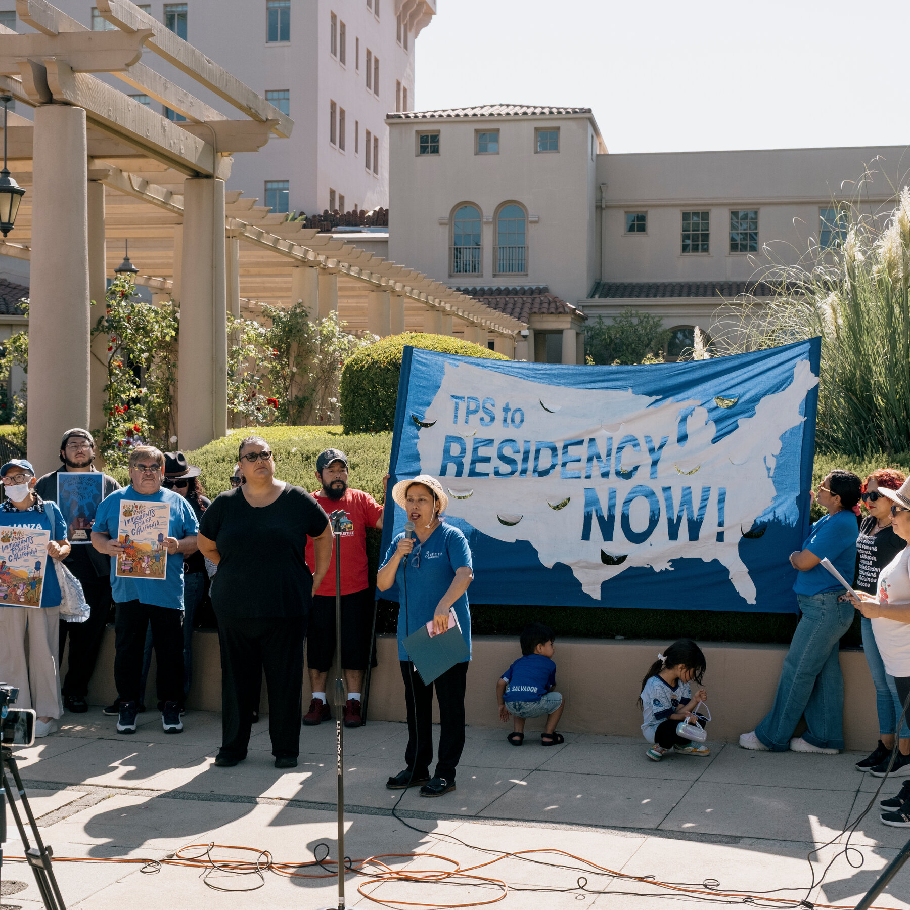Salvadorans to Keep Temporary Protected Status for Now, Trump Officials Say 09nat immig tps salvador gzvk mediumSquareAt3X