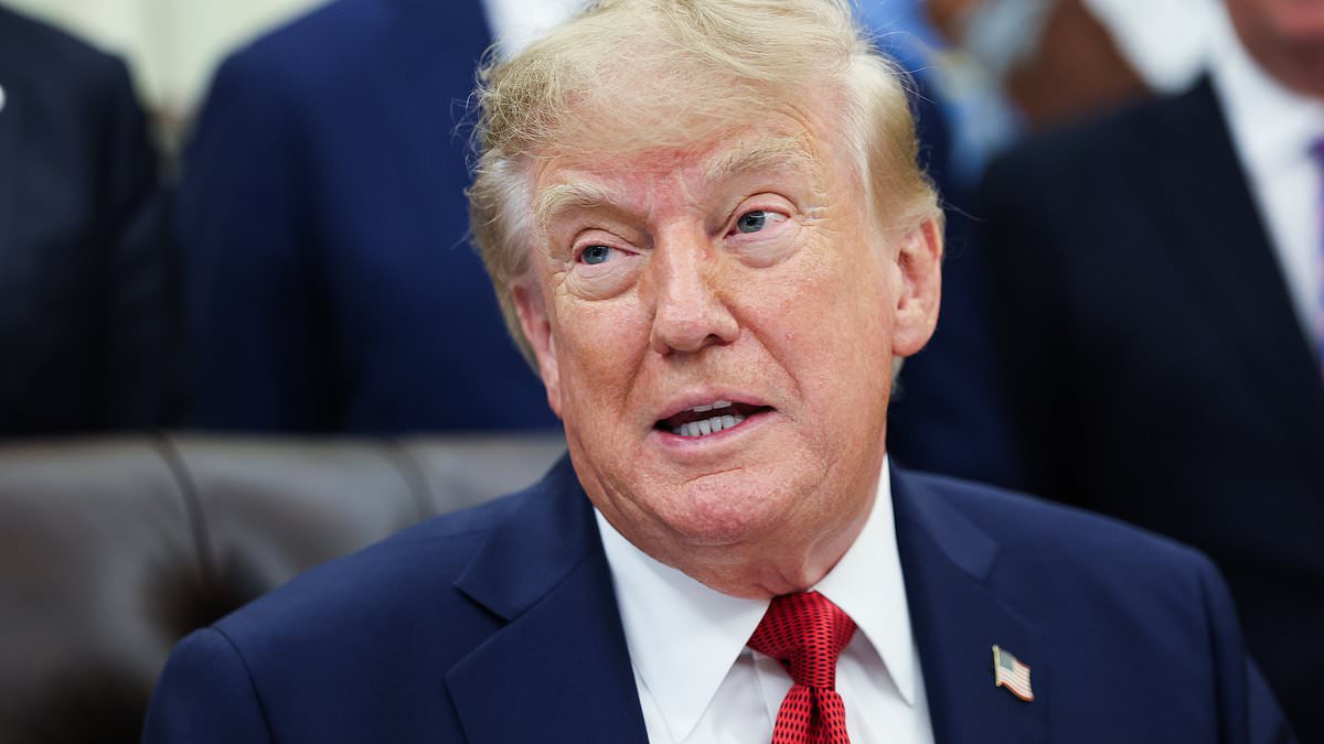 Trump forced into screeching U-turn as banned media outlets allowed back into White House after blackout sparked chaos at Xi summit 111426711 0 image a 22 1790255896243