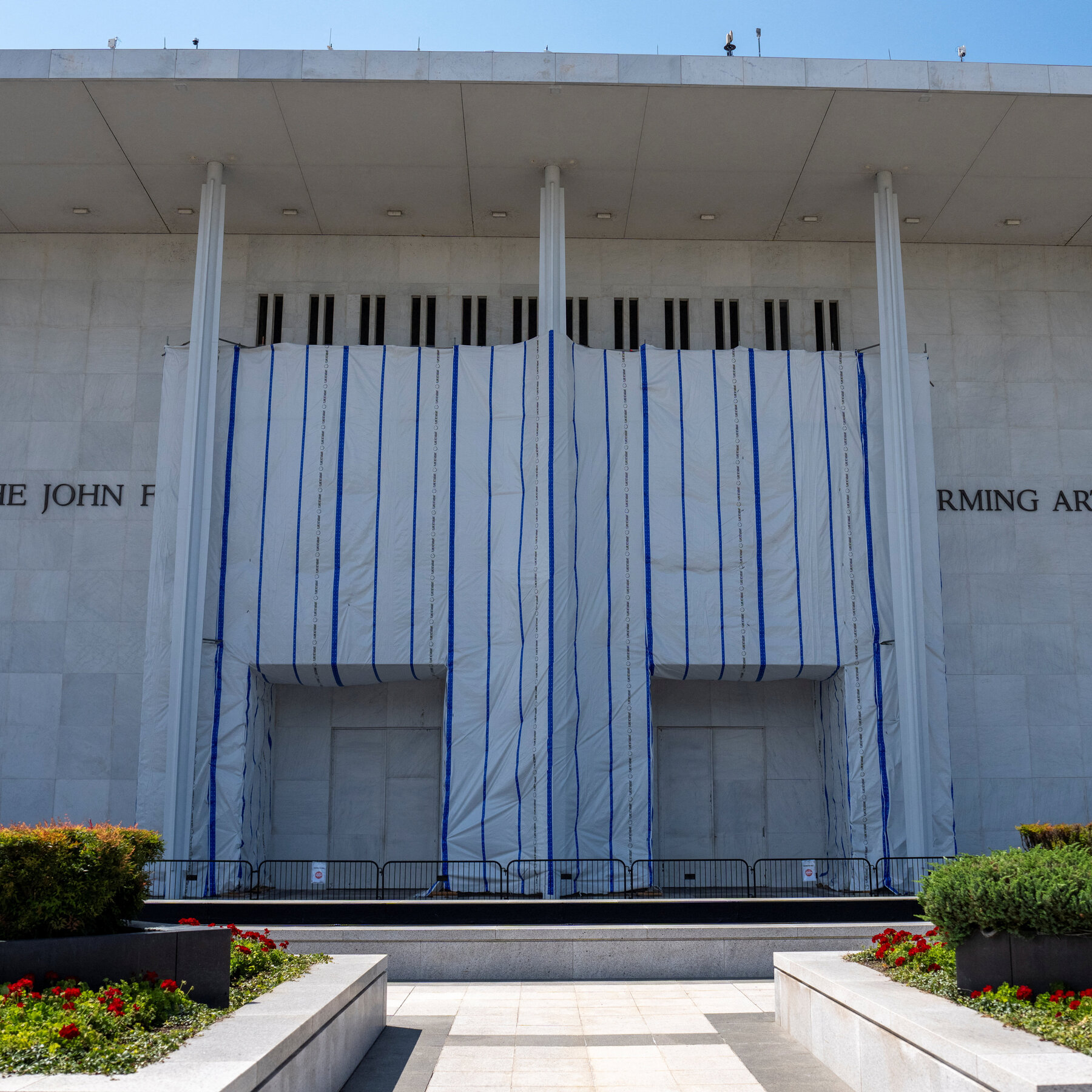 Kennedy Center Warns of Bankruptcy Unless Trump’s Name Is Added 13cul kennedy center khgl mediumSquareAt3X