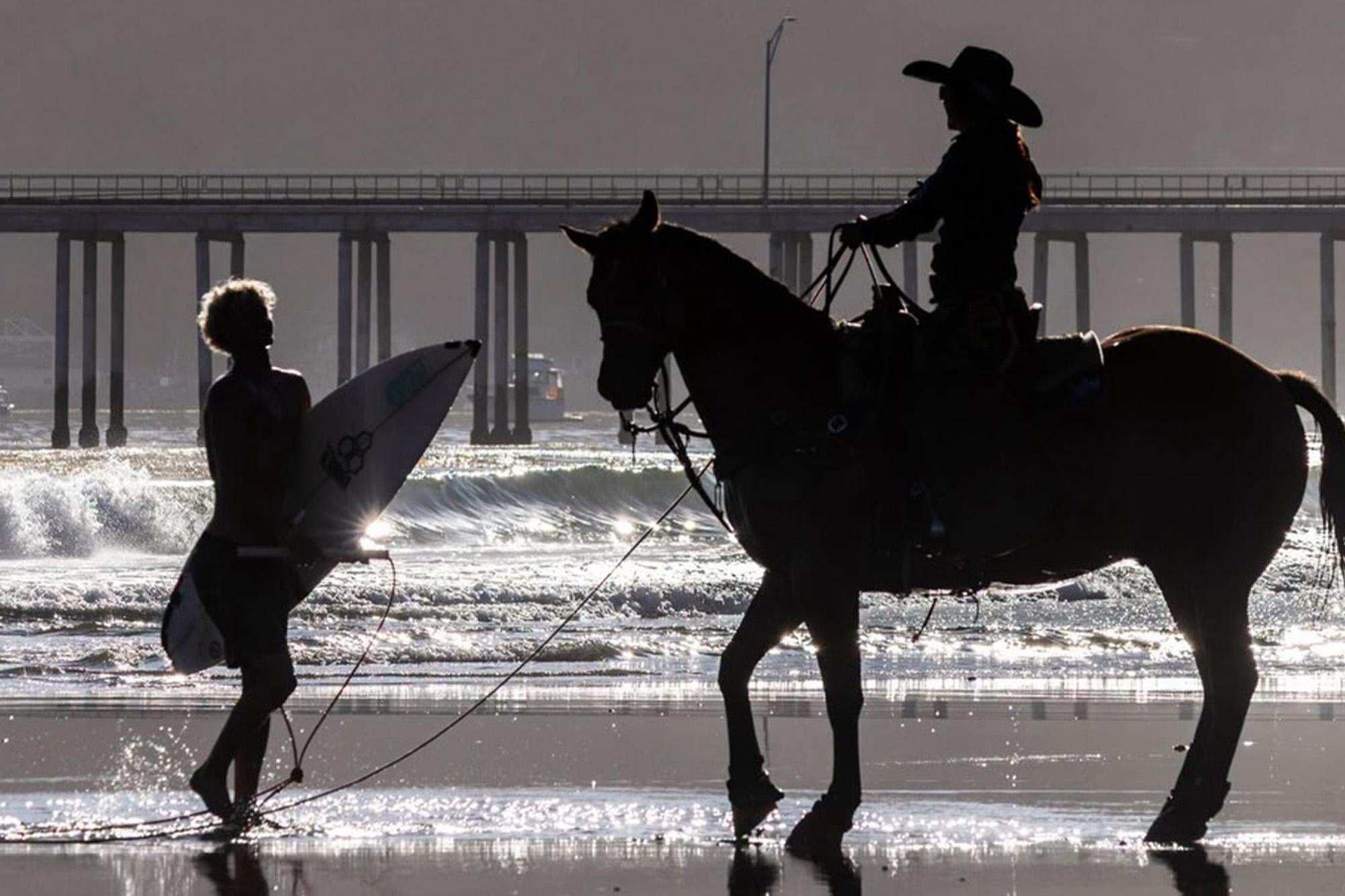 California town shuts down for incredible rodeo on the beach as thousands pack the sand 143049115