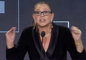 Hollywood actress’ performative rant about son’s sexuality at LGBT gala fuels online backlash