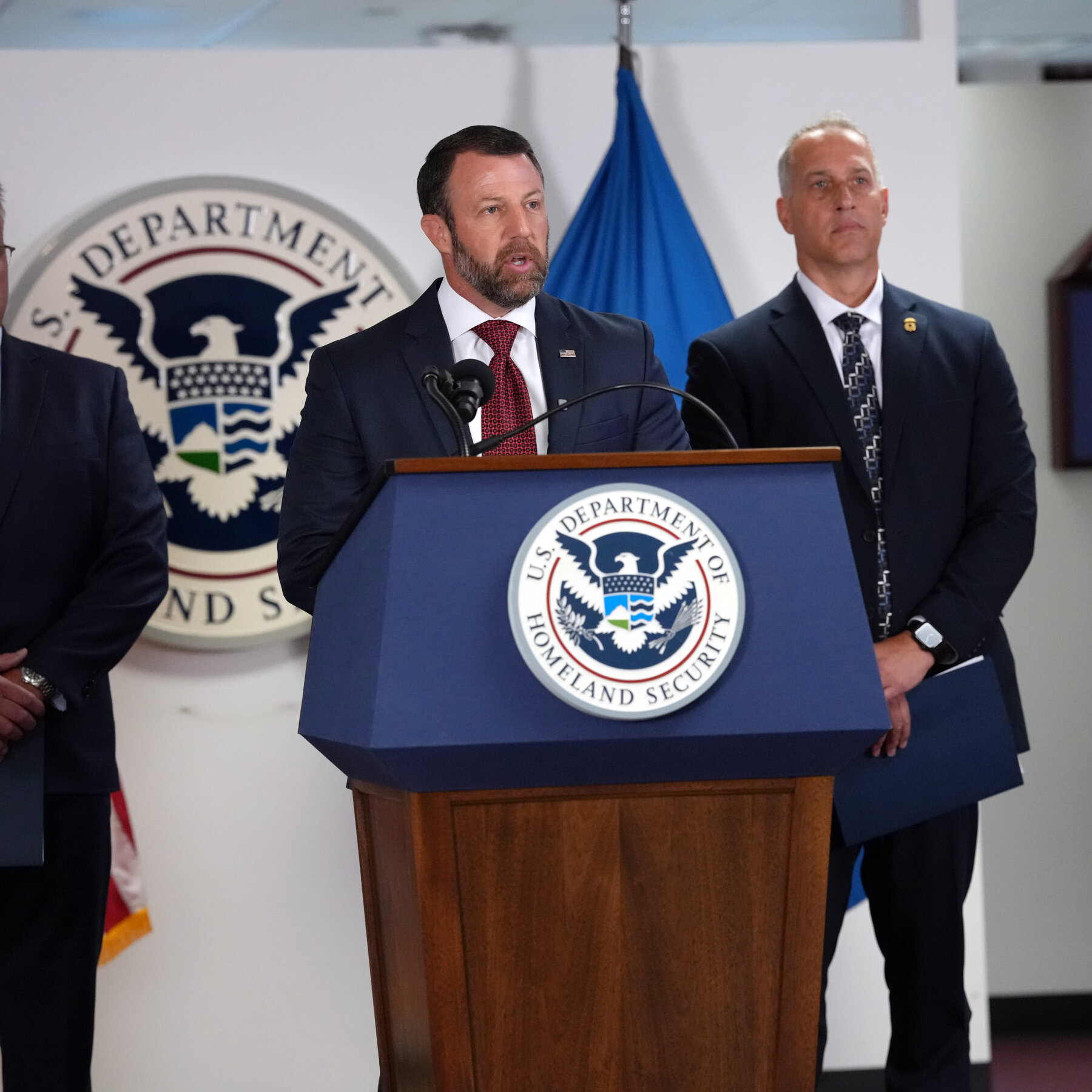 Markwayne Mullin Lost His Pick to Lead ICE, as He Struggles to Prove His Toughness on Immigration 18dc mullin ice wkpz mediumSquareAt3X