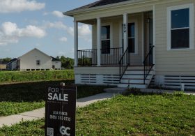 High Gas and Rising Mortgage Rates Trouble Trump as Midterms Near