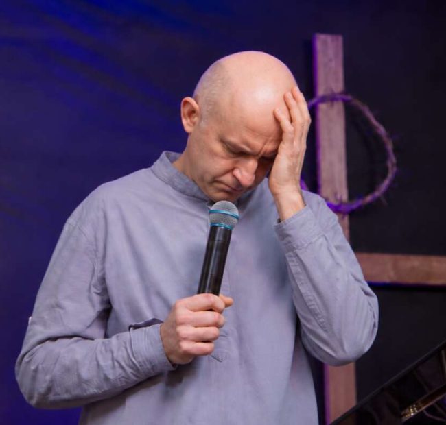 What A Noob! This So-Called ‘Pastor’ Didn’t Even Make Each Sermon Point Start With The Same Letter