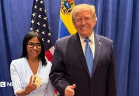 Trump meets US-backed Venezuelan president for first time since Maduro seized