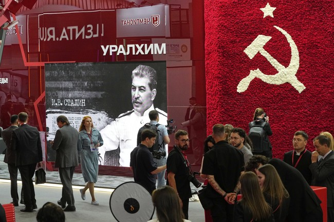 Socialism in Space: The Fascinating, Forgotten History of Soviet Cosmic Utopianism 97b11