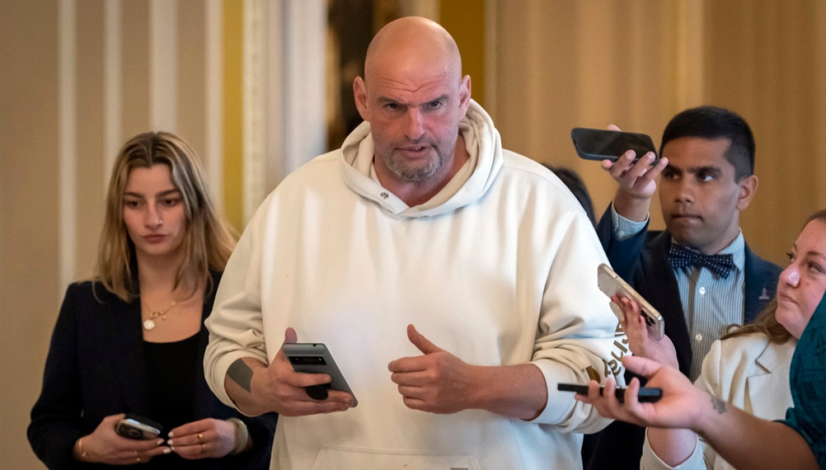 Fetterman yells at reporter over party loyalty question: ‘I’m not going to be a Republican!’ AP25073757881604