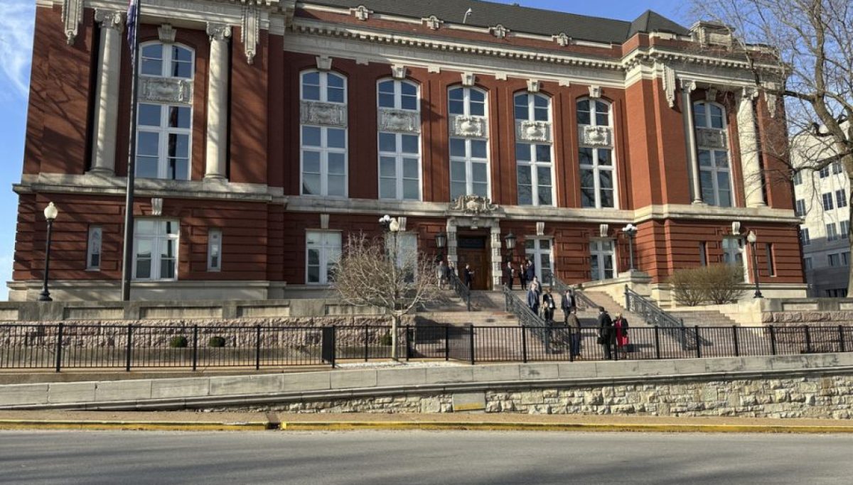 Missouri Supreme Court forbids GOP-drawn map from appearing on ballot pending vote AP25147755532881 e1788478564324