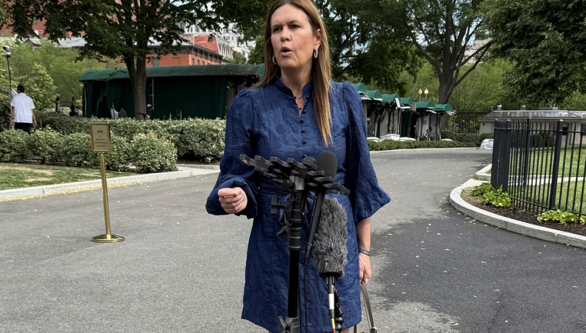 Huckabee Sanders slammed for ad featuring white man on welfare AP25161523393607